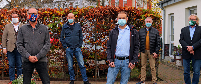 Vorstandswechsel mit Abstand und Mund-Nase-Bedeckung: Hilmer Drögemüller und Hans-Joachim Hopfe (hinten von rechts) verlassen den KOMPASS-Vorstand, Hans-Peter Otten und Jörn Steppat (vorne von links) rücken nach. Mit dabei bleiben Roland Wiese und Volker Wahlers